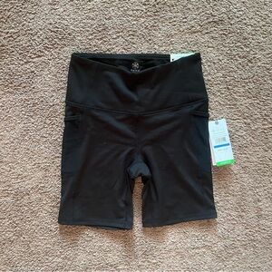 size extra small black Gaiam high rise stretchy yoga shorts with pockets NWT